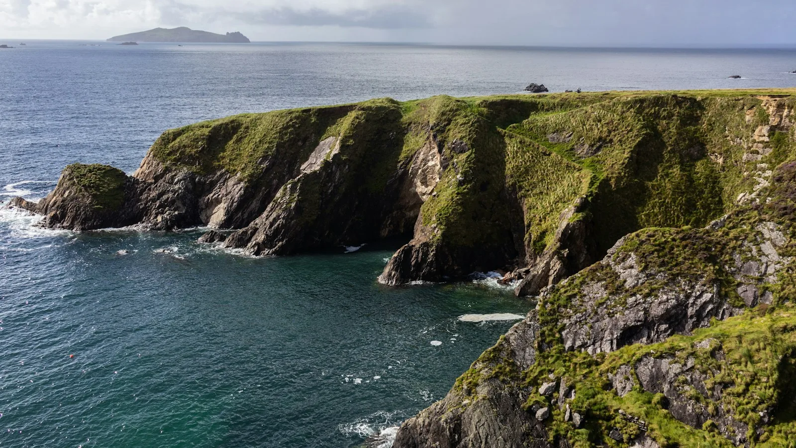 Route côtière sur la péninsule de Dingle face à l'Atlantique, comté de Kerry